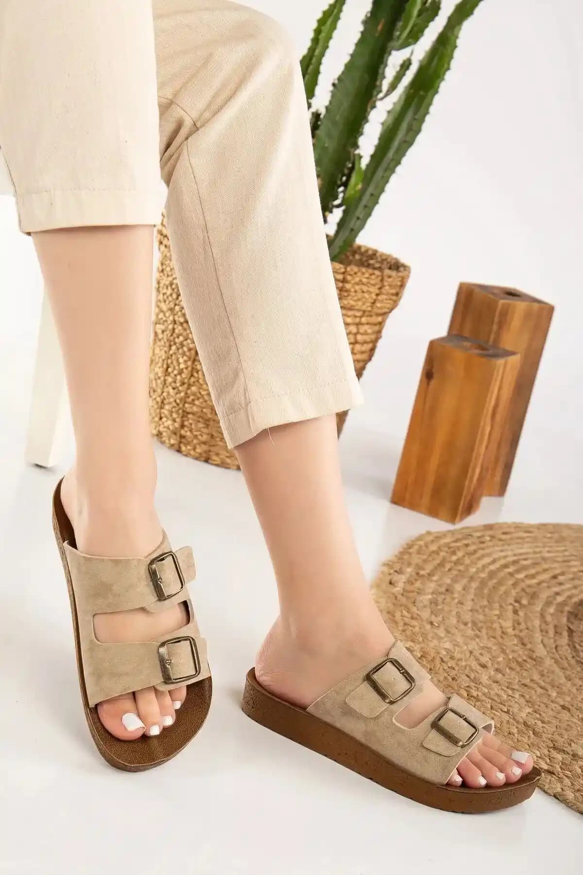 Kışa Uygun Mantar Tabanlı Kadın Terlikleri: Özellikleri, Avantajları ve Seçim İpuçları