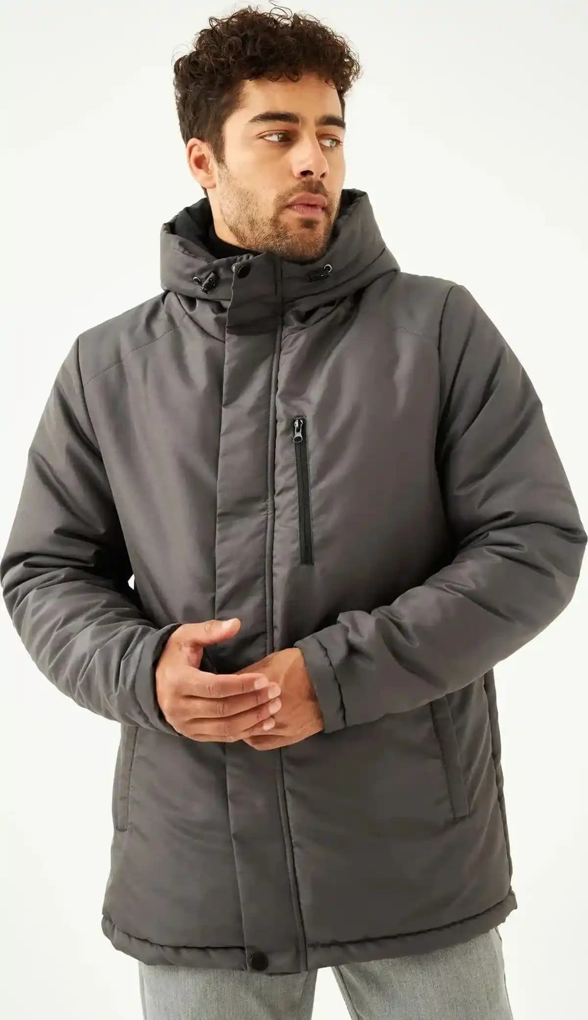 Kışlık Erkek Parka Seçimi ve Stil İpuçları: Modaya Uygun ve Fonksiyonel Kış Giyim Rehberi