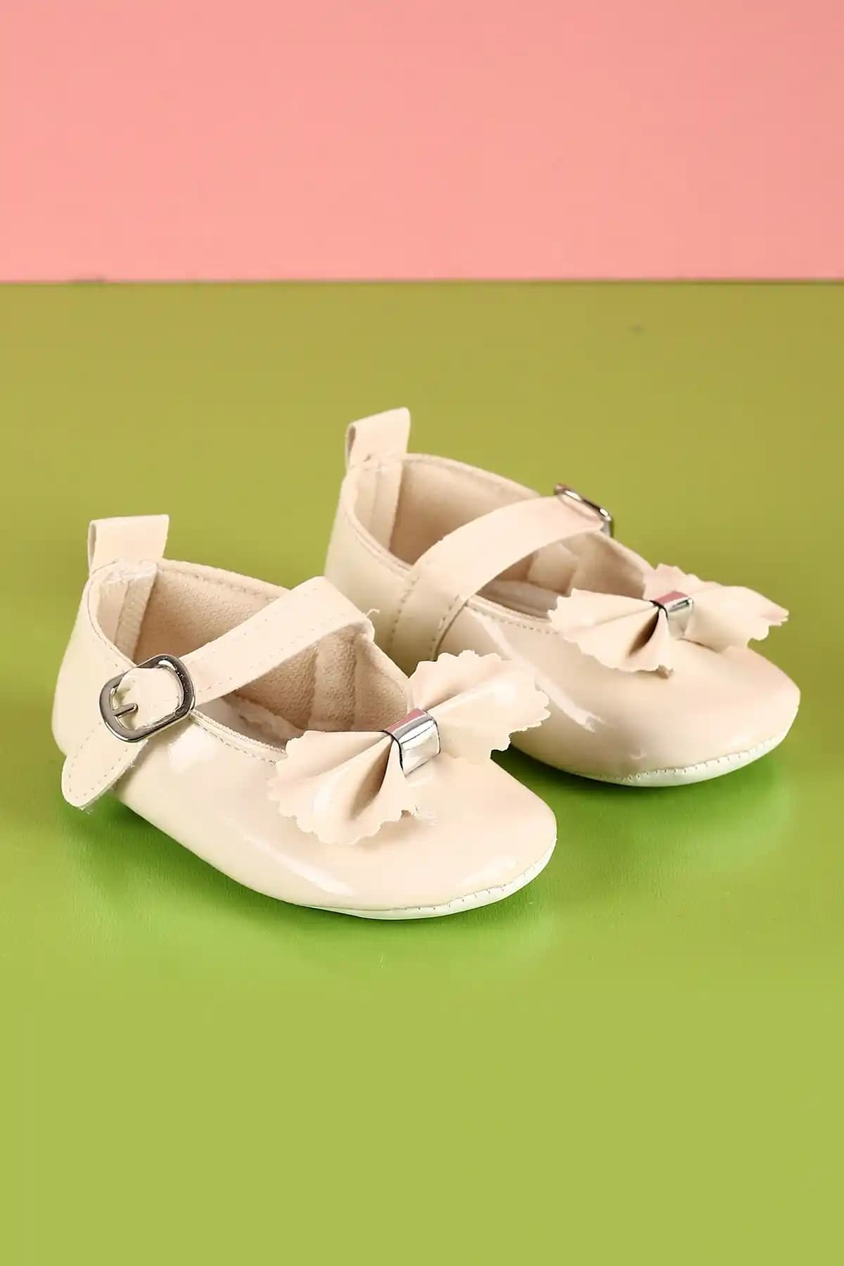 Kız Bebekleri İçin Sağlıklı ve Konforlu Ayakkabı Seçim Rehberi