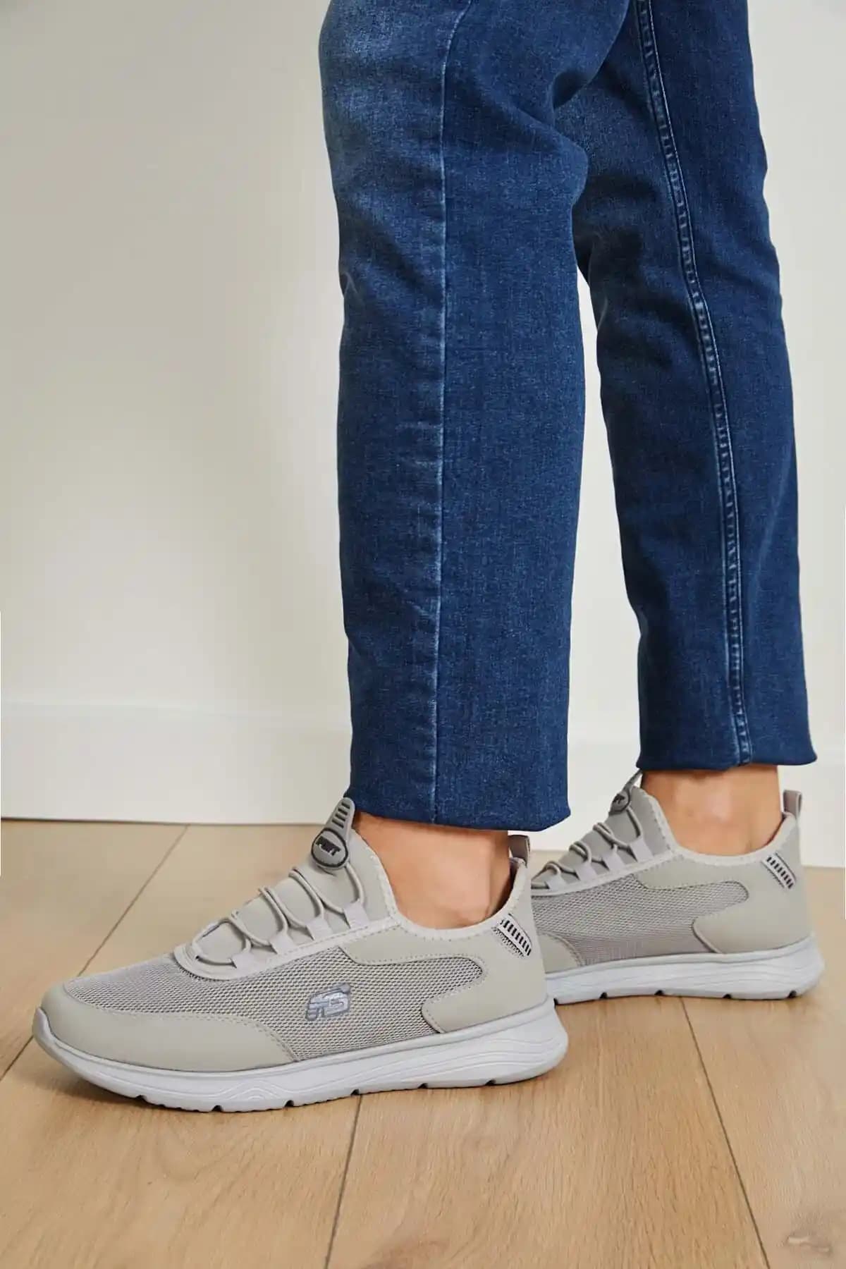 Konfor ve Sürdürülebilirlik Özellikleriyle Unisex Spor Sneakerlar