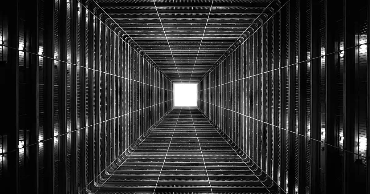 Kroko Desenli Büyük Kadın El Çantası: Şıklık ve Fonksiyonellik Bir Arada