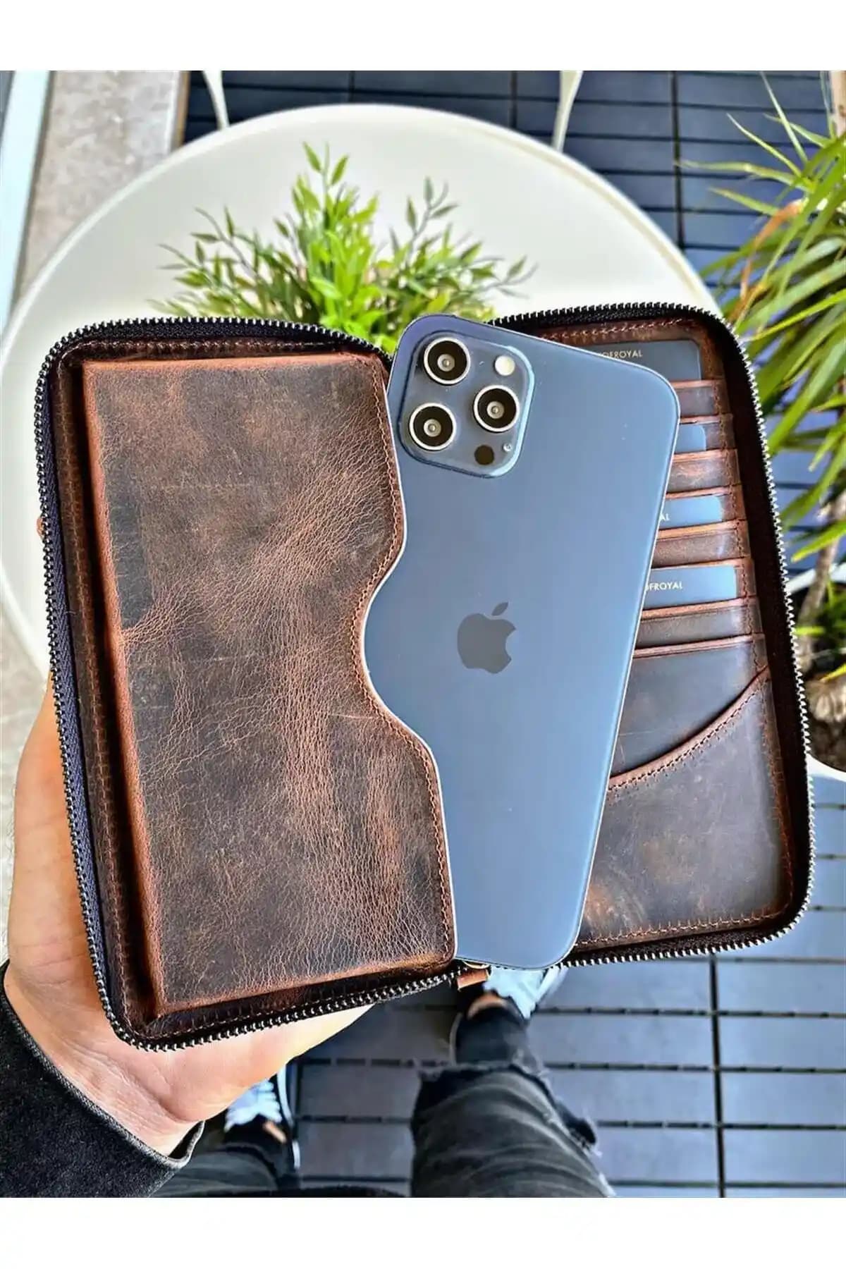 Leon Crazy Model Telefon Cüzdanı: Şıklık ve Fonksiyonelliğin Modern Buluşması