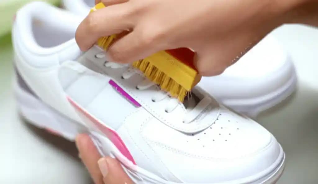 Makinede Spor Ayakkabısı Temizliği: Güvenli ve Etkili Yöntemler Hakkında Bilmeniz Gerekenler