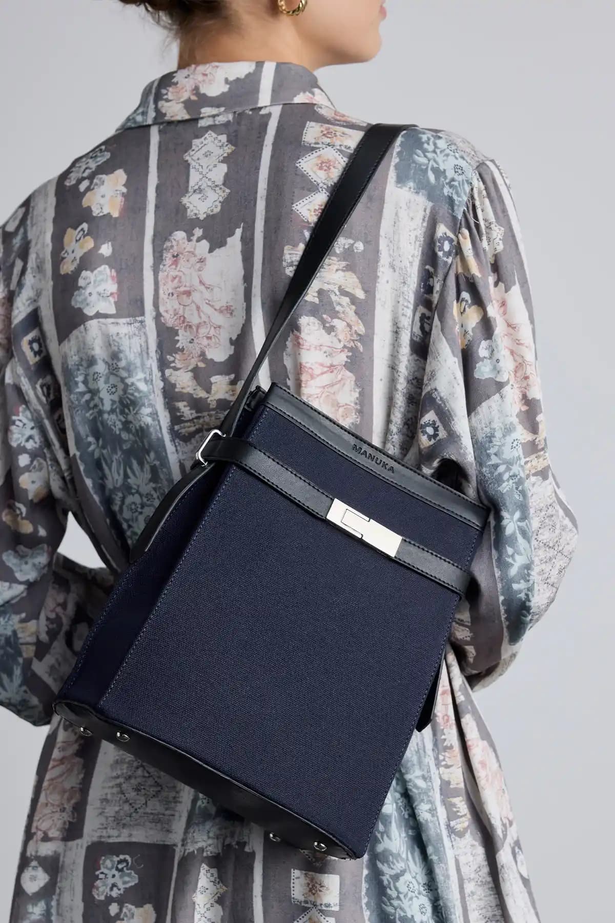 Manuka Baskılı Kanvas Çanta Modelleri: Estetik ve Dayanıklılığın Modern Buluşması