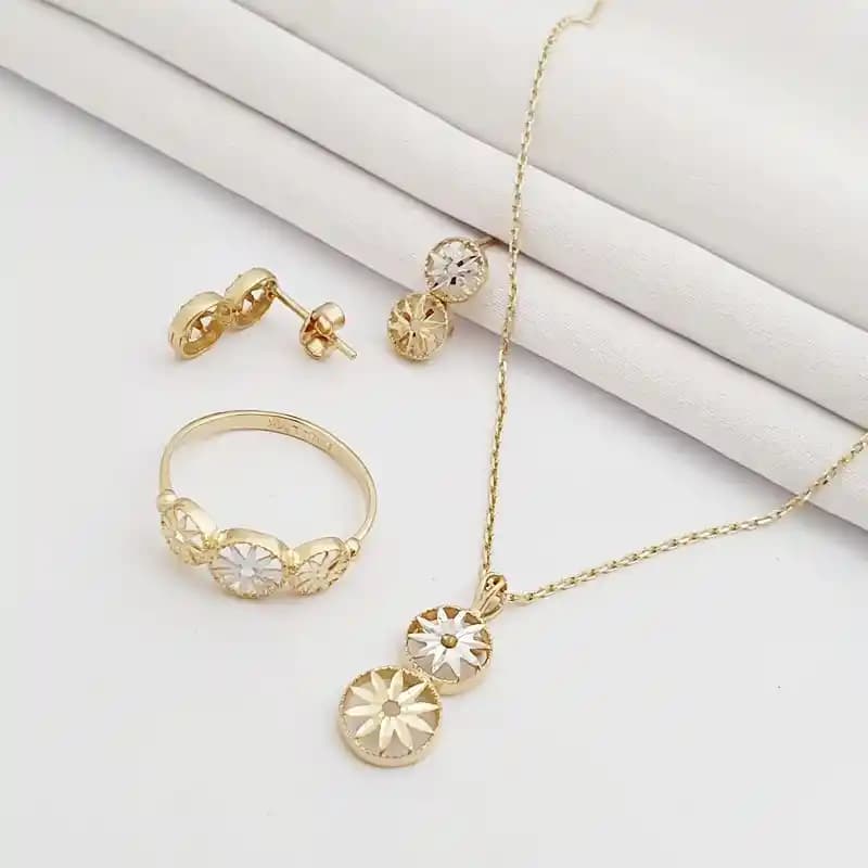 Mini Takı Setleri: Şık ve Anlamlı Hediye Seçenekleri ve Kullanım İpuçları