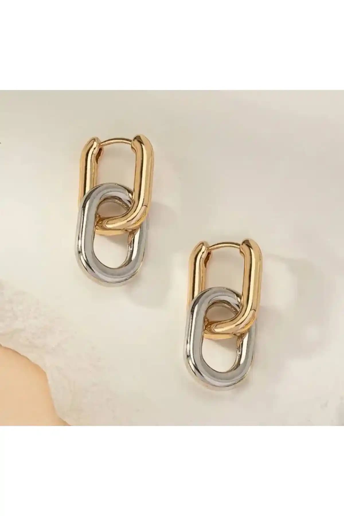 Minimal ve Zarif Küpe Tasarımlarıyla Günümüz Takı Modasında Öne Çıkan Detaylar