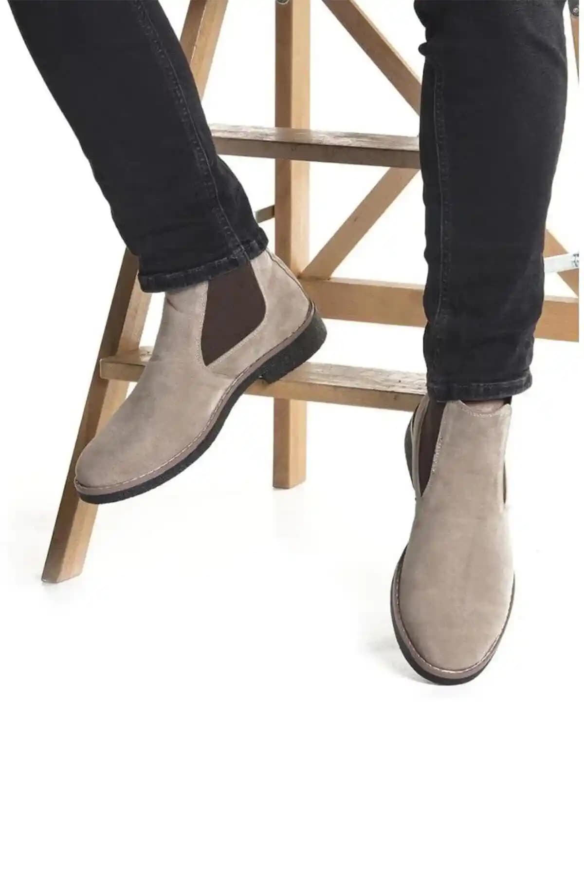 Moda Erkek Botları: Süet Deri ile Şıklık ve Dayanıklılık Özellikleri ve Trendleri