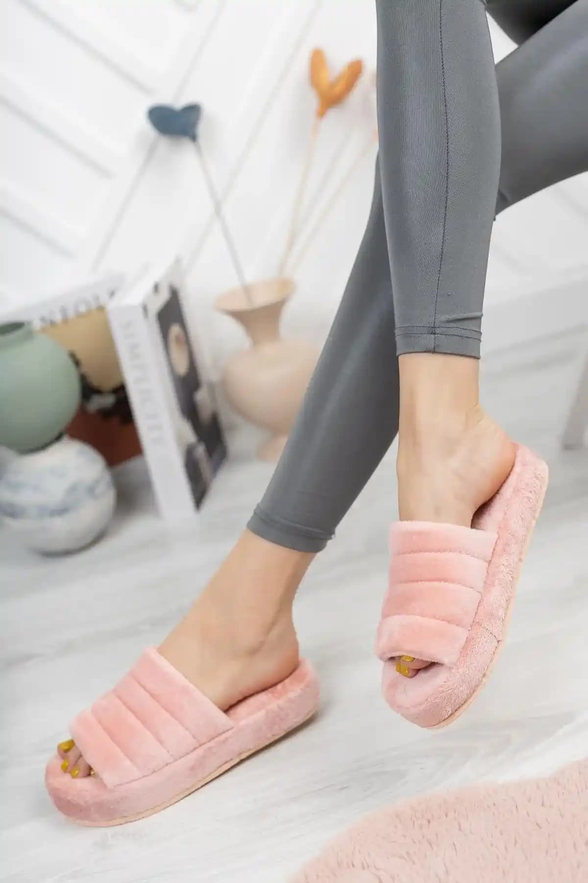 Moda Frato Kadınlar İçin Şık ve Konforlu Ev Terlikleri İle Evde Stil ve Rahatlık Bir Arada