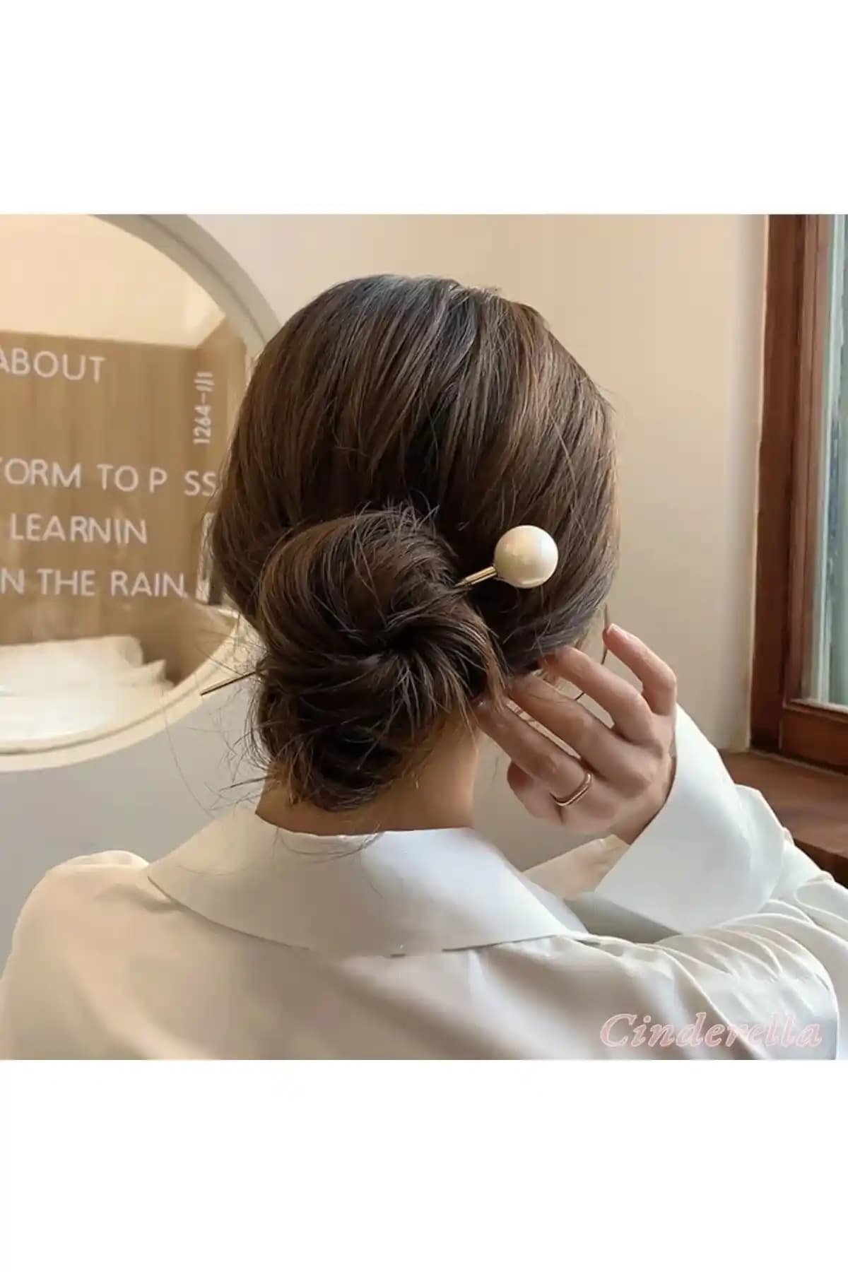 Modern Kadın Saç Aksesuarlarında Topuz Tokası: Şıklık ve Pratikliğin Buluşması