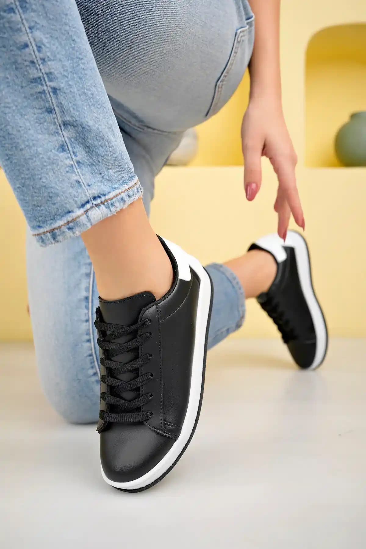 Modern Kadın Sneaker Ayakkabılarının Günümüzdeki Yeri ve Özellikleri
