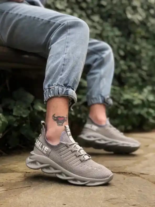 Modern sneaker tasarımlarıyla tarz ve konforun uyumu üzerine güncel yaklaşımlar