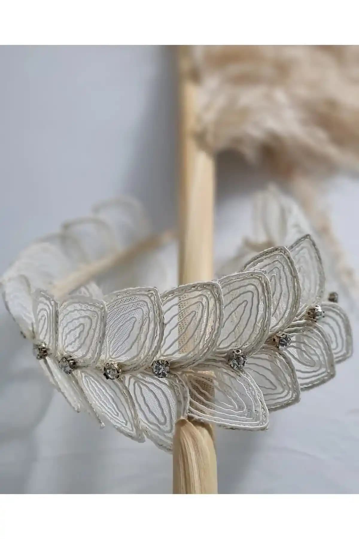 Modern Tasarımlı Saç Aksesuarları: Estetik ve Fonksiyonelliğin Bir Arada Sunumu