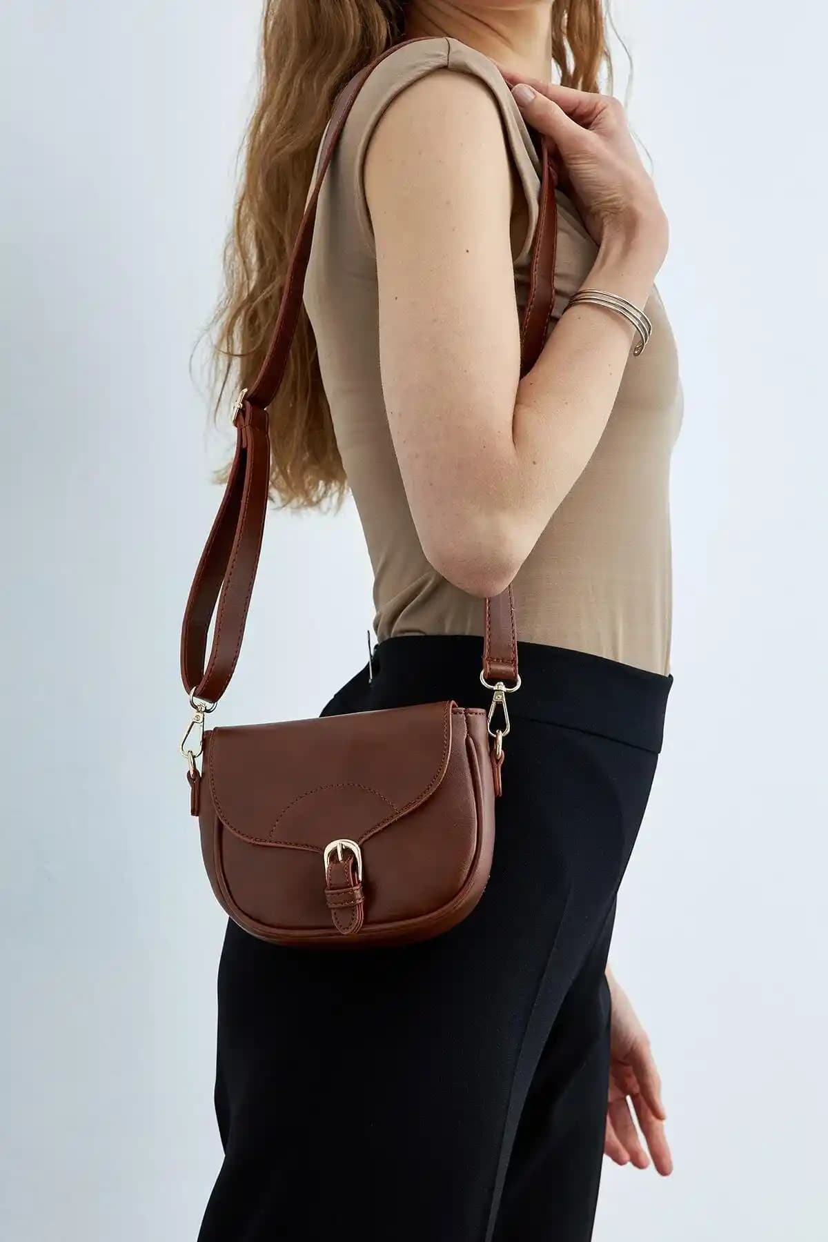 Mopia ve Shaka Taba Renkli Çanta Tasarımı ve Malzeme İncelemesi