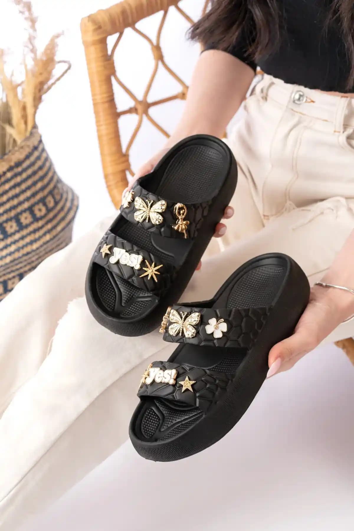 Moricha Slipcat Kadın Ayakkabısı: Şıklık ve Konforu Bir Arada Sunan Modern Tasarım