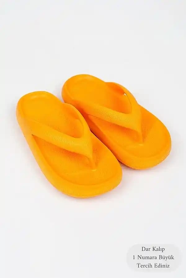 Nefes Alabilen Şık Parmak Arası Terlikler: Konfor ve Estetiğin Buluşması