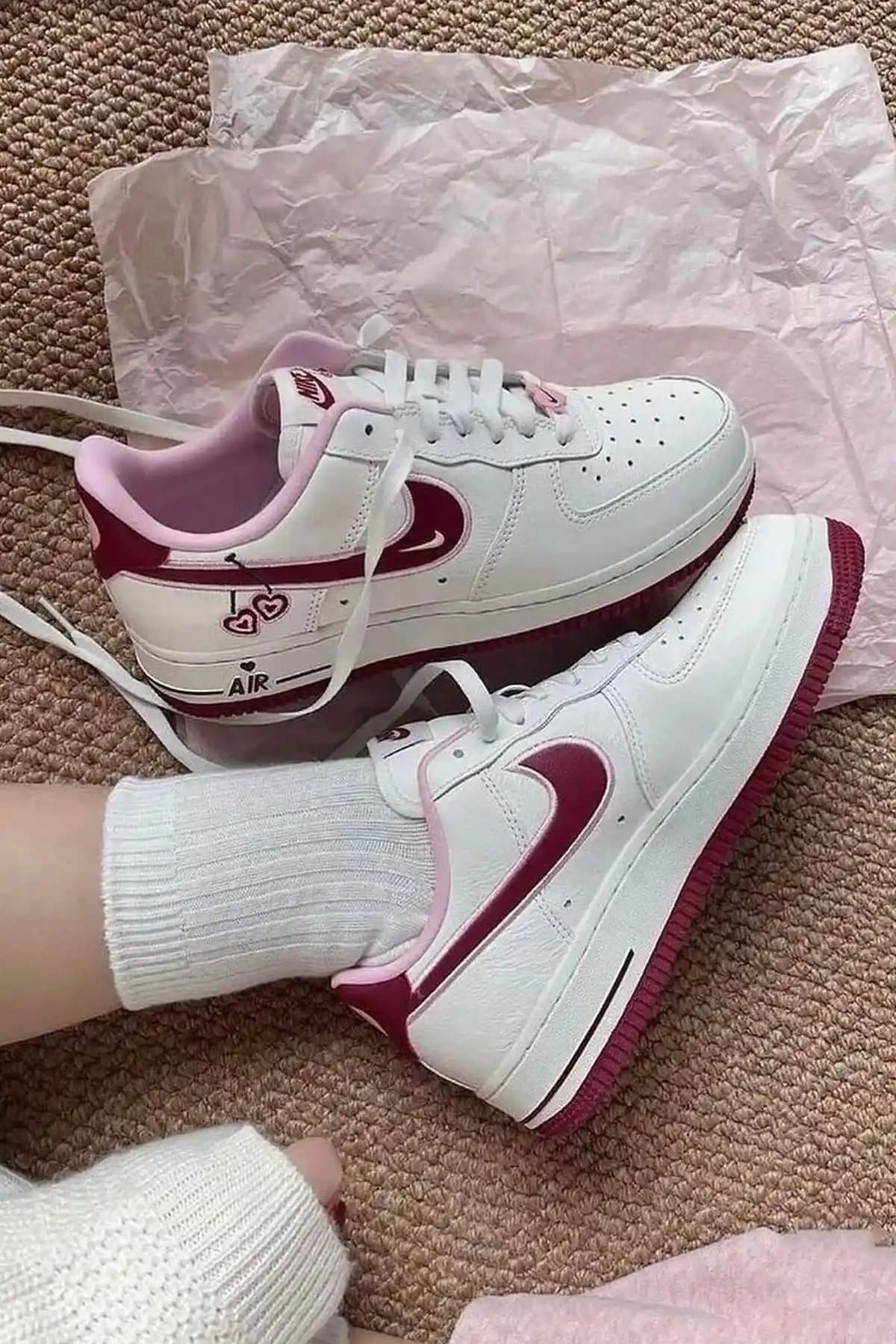 Nike Air Force Ayakkabıları: Dayanıklı ve Konforlu Tasarım Detaylarıyla Günlük Kullanım İçin Uygun