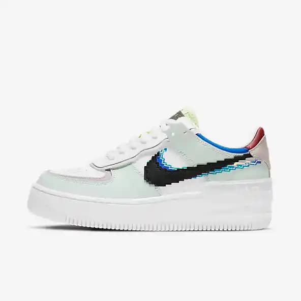 Nike Air Force Kadın Spor Ayakkabıları Konfor ve Şıklığı Bir Arada Sunuyor