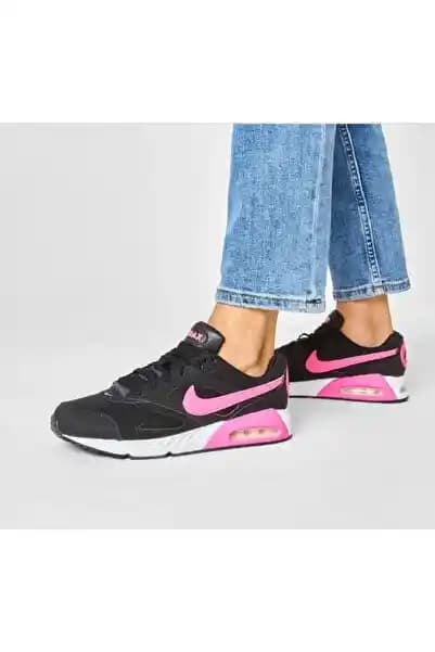 Nike Air Spor Ayakkabıları: Konfor ve Performansı Bir Arada Sunan Modern Tasarım