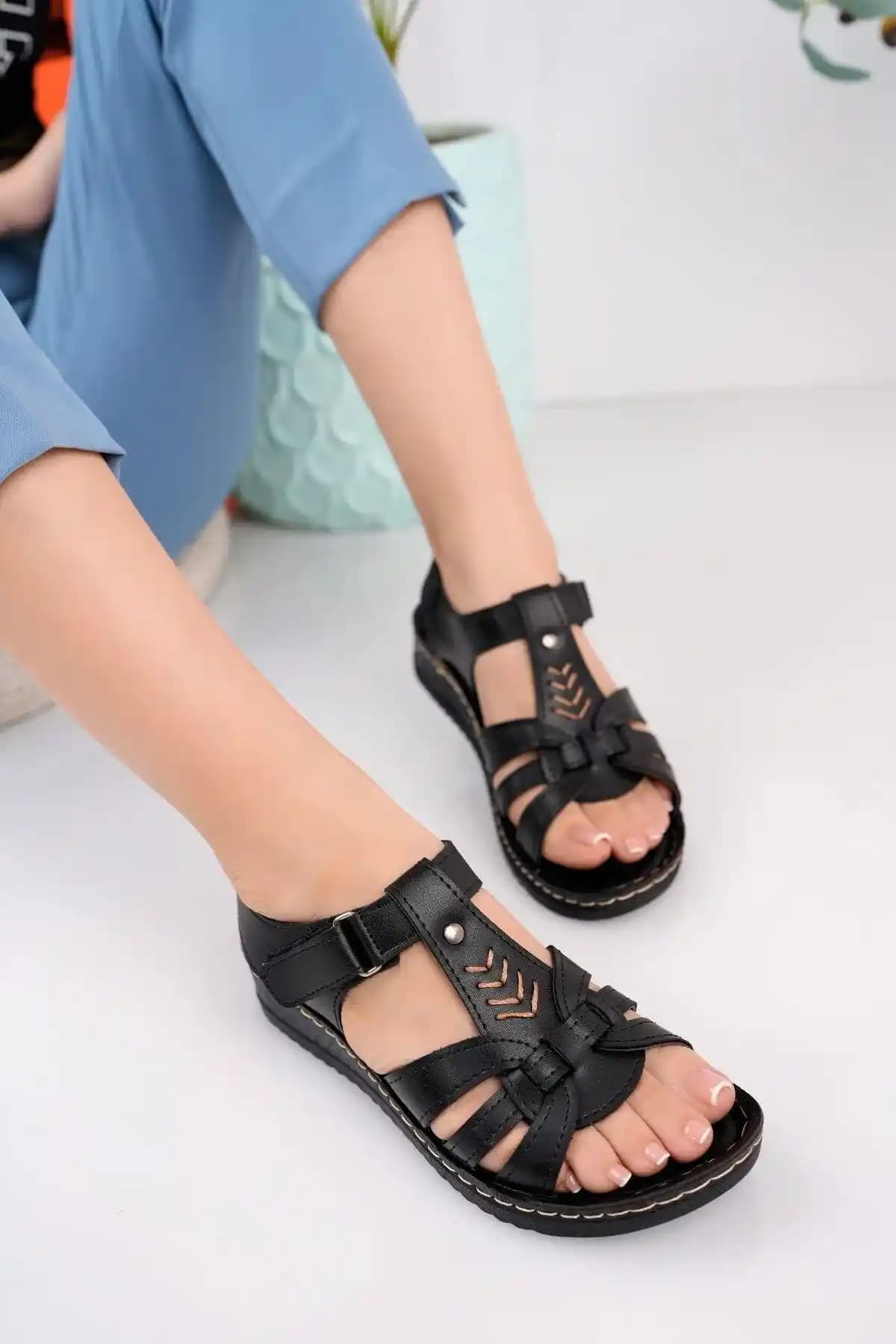 Ortopedik Tabanlı Sandaletler: Günlük Konfor ve Sağlık İçin Uygun Seçenekler