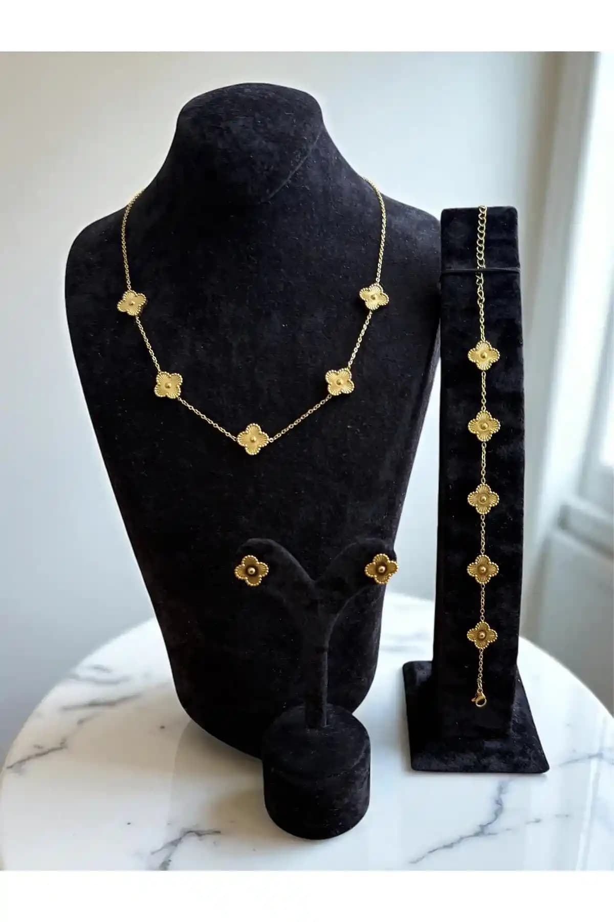 Paslanmaz Çelik Takı Setleri: Tasarım Özellikleri ve Kullanım İpuçları