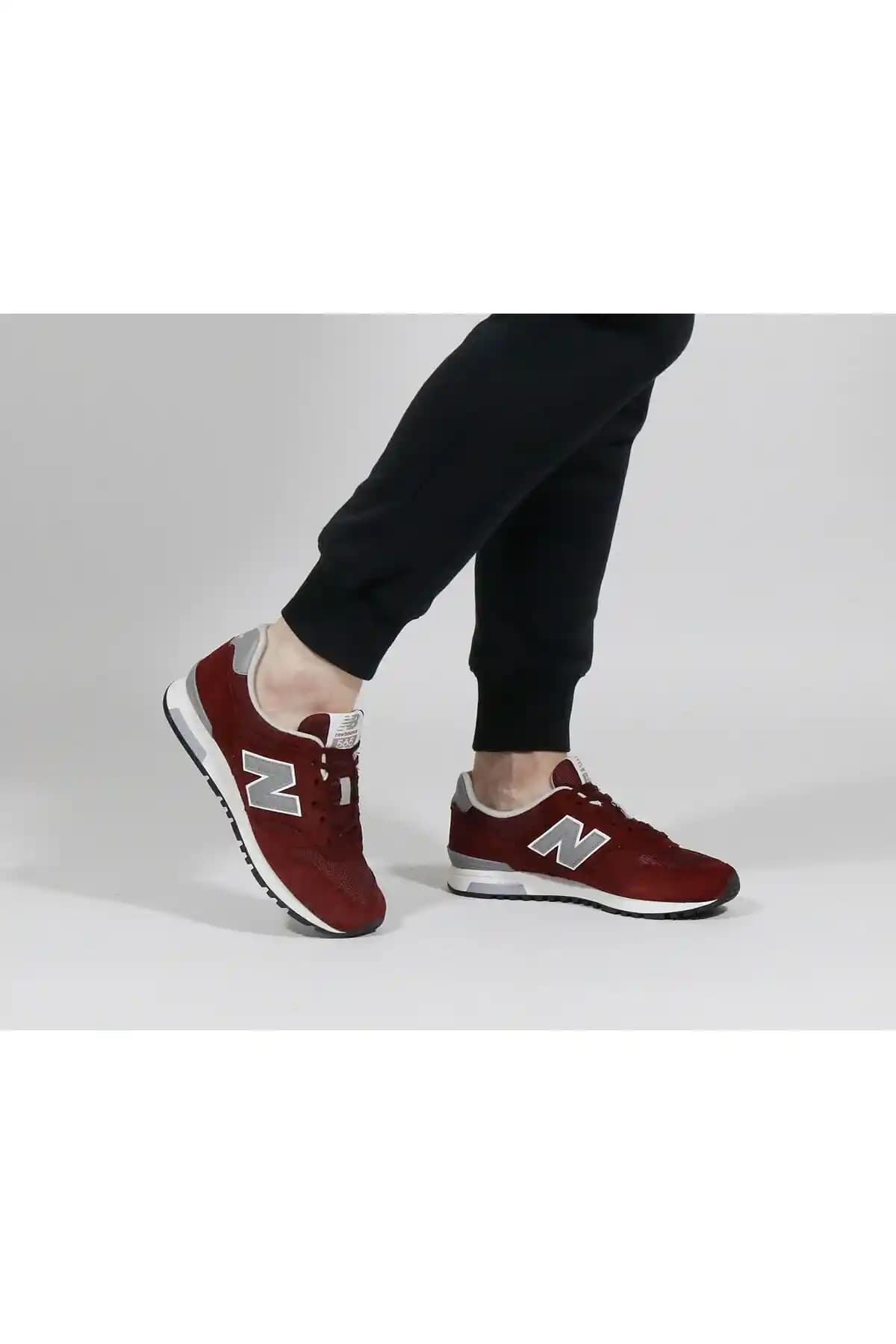 Performans ve Şıklık Sunan Ayakkabılar: Güncel Trendler ve Seçim Kriterleri