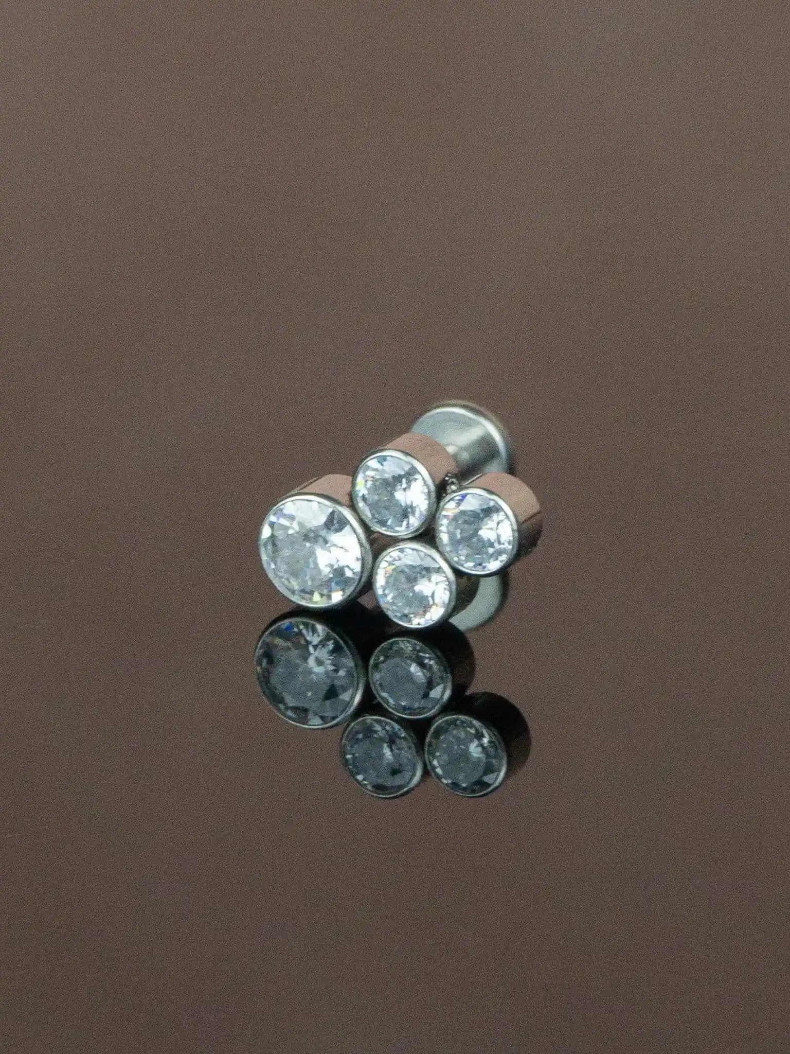 Piercing Aksesuarları: Labret, Tek Taş ve Yılz Modelleri ve Kullanım İpuçları