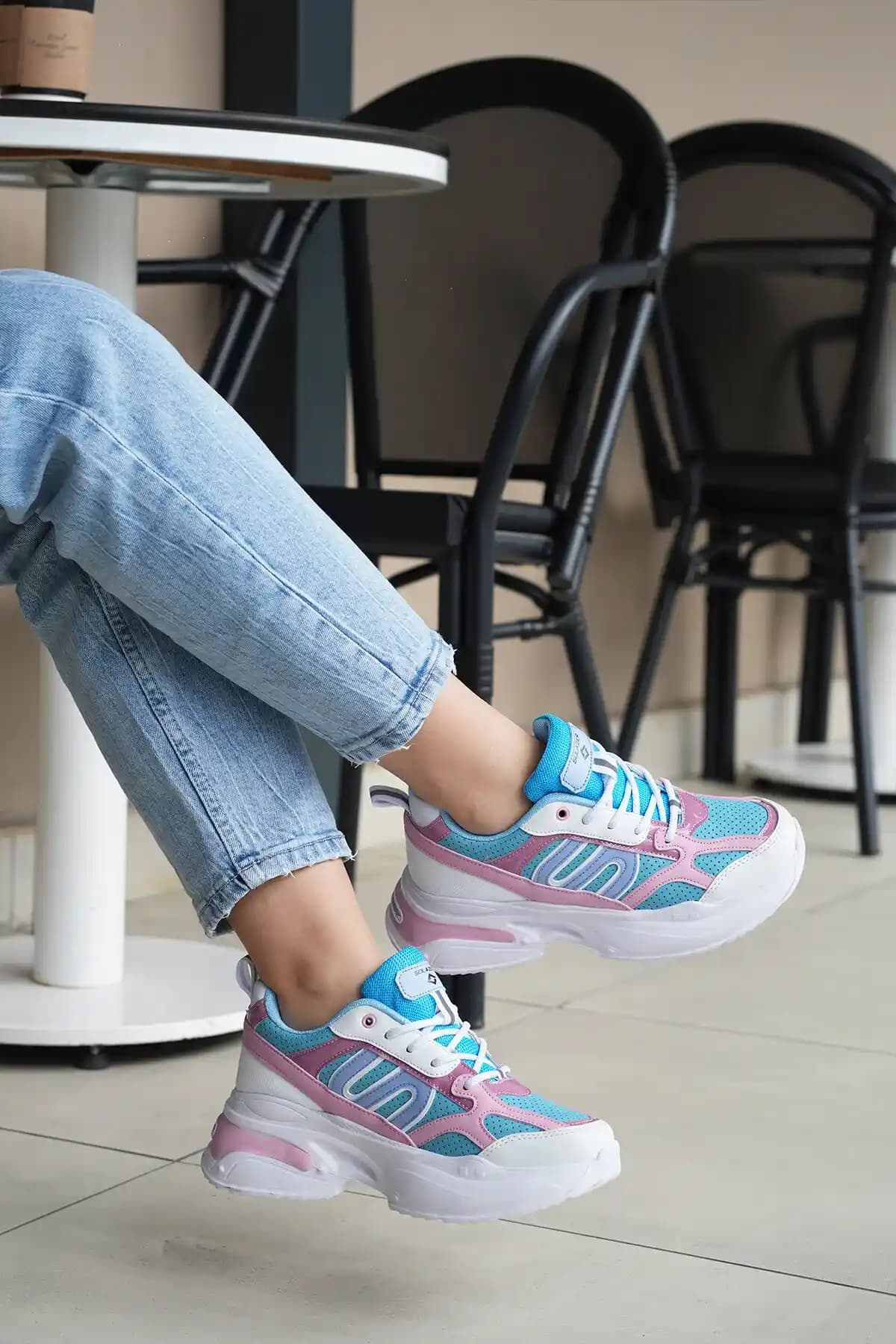 Pudra Mavi Kadın Sneaker Modelleri ve Moda Trendleri Hakkında Detaylı Bilgi
