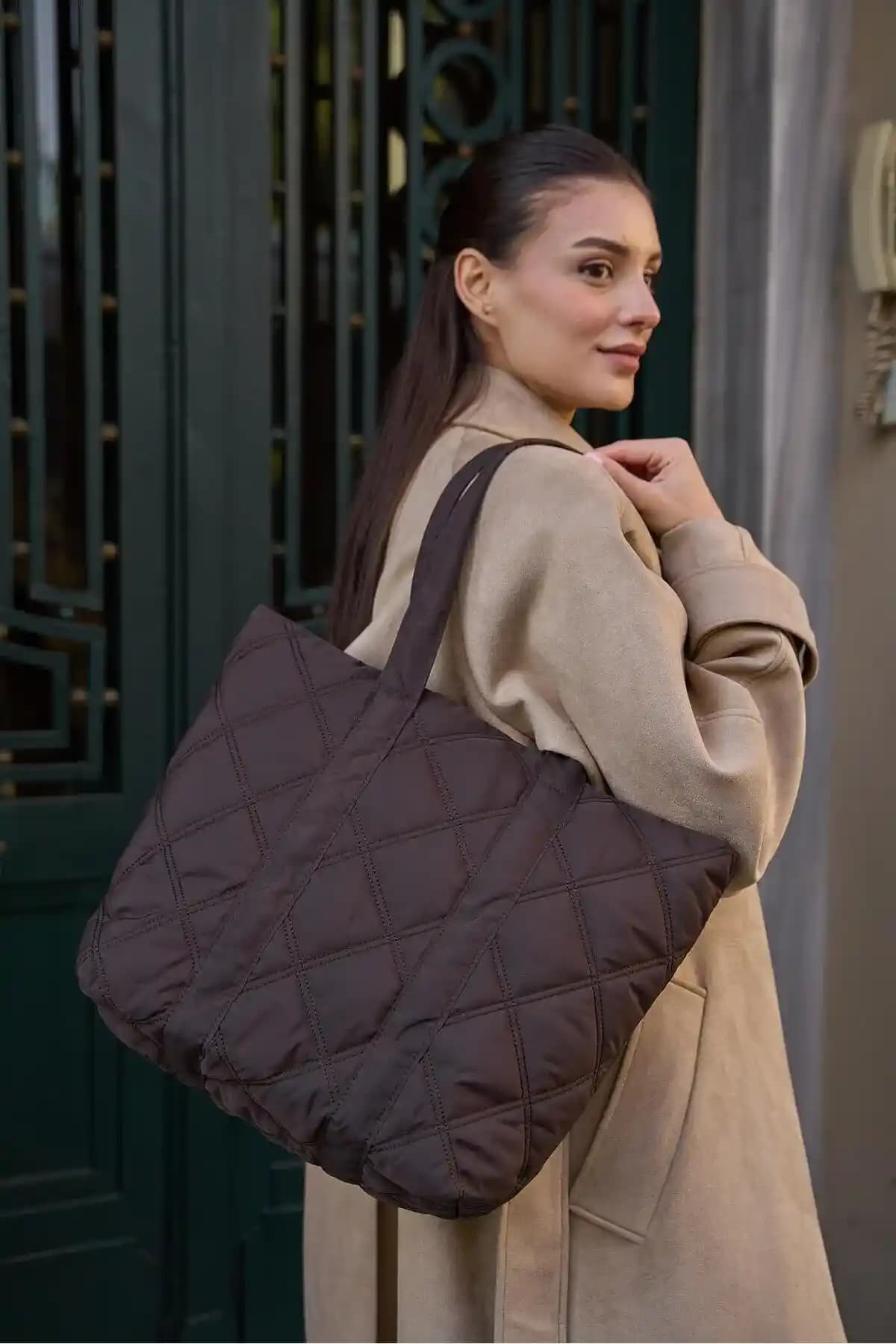 Puf Çanta Kapitone Dikişli Modelleri: Estetik ve Dayanıklılığı Bir Arada Sunan Modern Tasarımlar