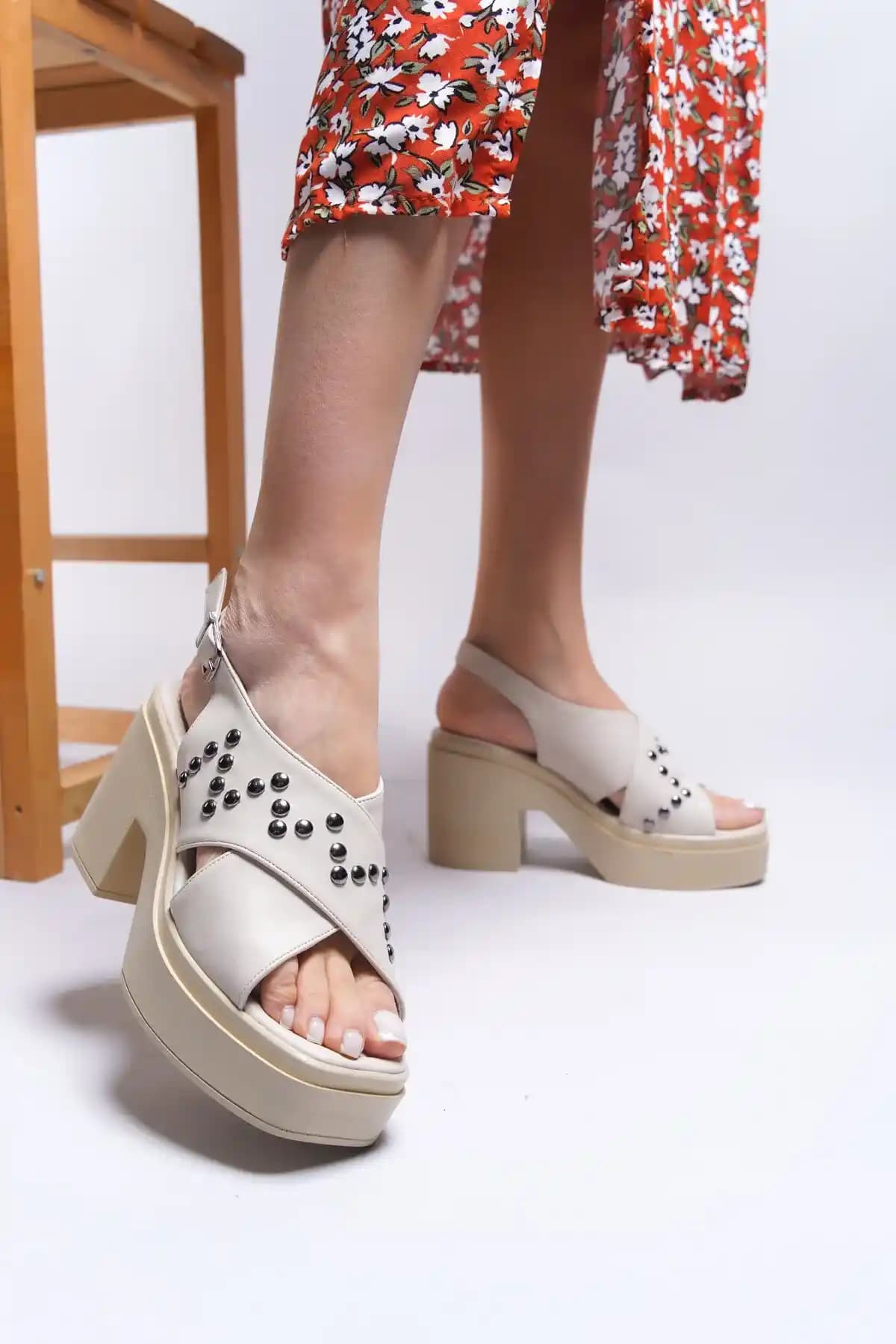 Rahat ve Şık Topuklu Sandalet Modelleri Nubbock ve Riccon Tasarımları