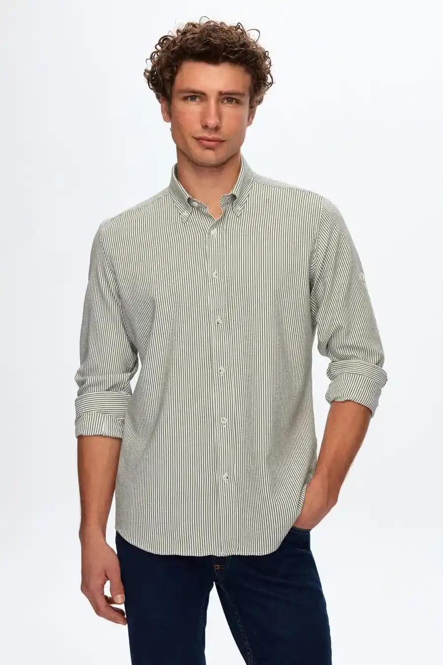 Regular Fit Erkek Gömlek Modelleri: Konfor ve Şıklığı Bir Arada Sunan Tasarımlar