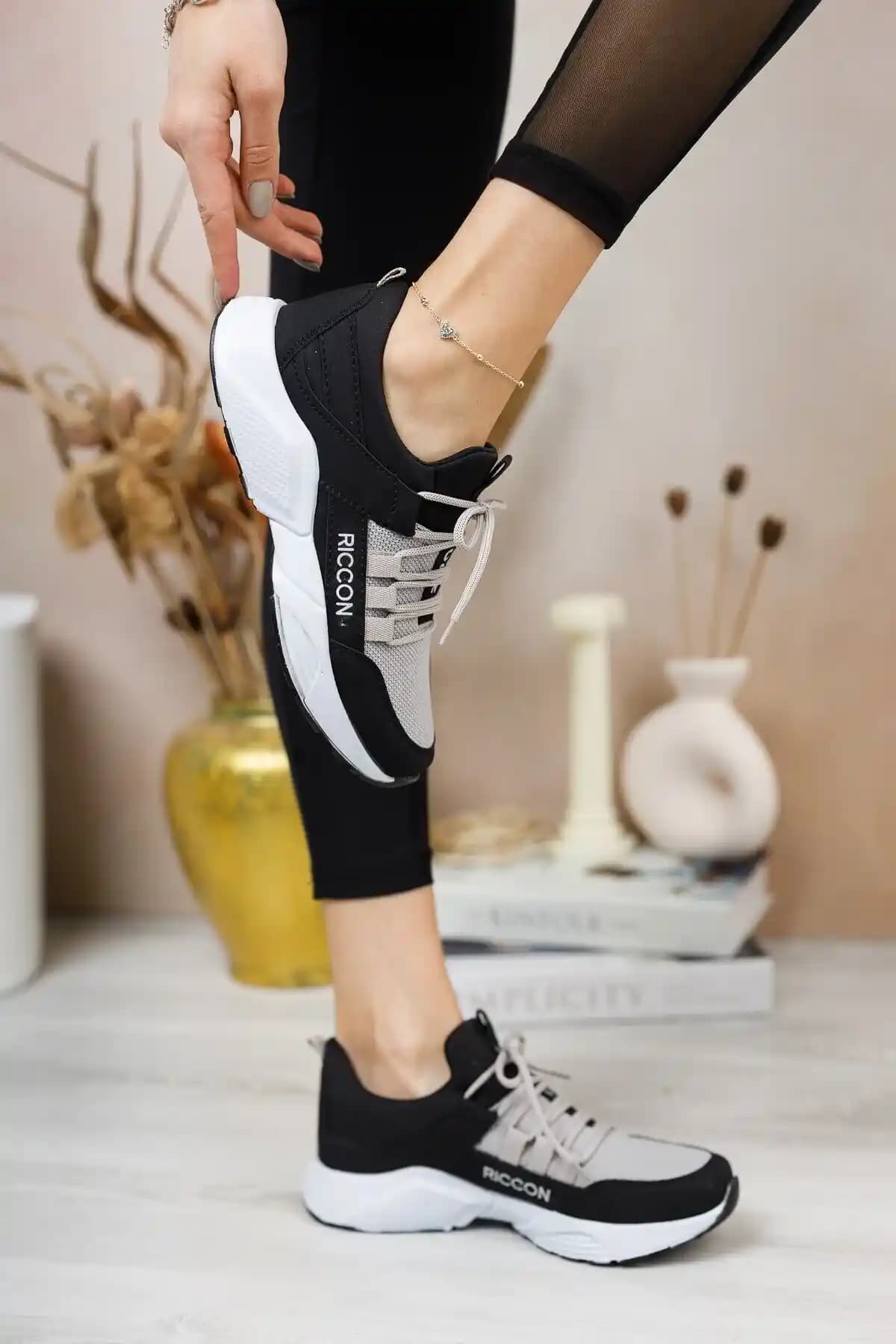 Riccon Kadın ve Unisex Siyah Sneaker Modelleri: Tasarım, Konfor ve Kullanım Alanları