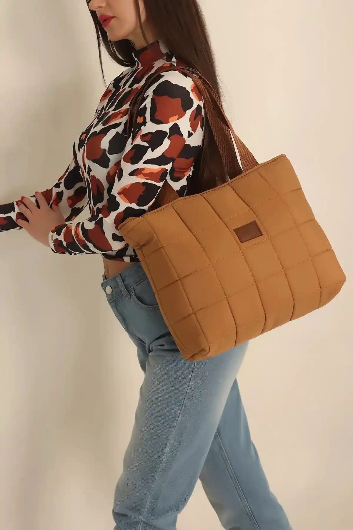 Rosmod Kadın Çantalarının Tasarım, Malzeme ve Kullanışlılık Değerlendirmesi