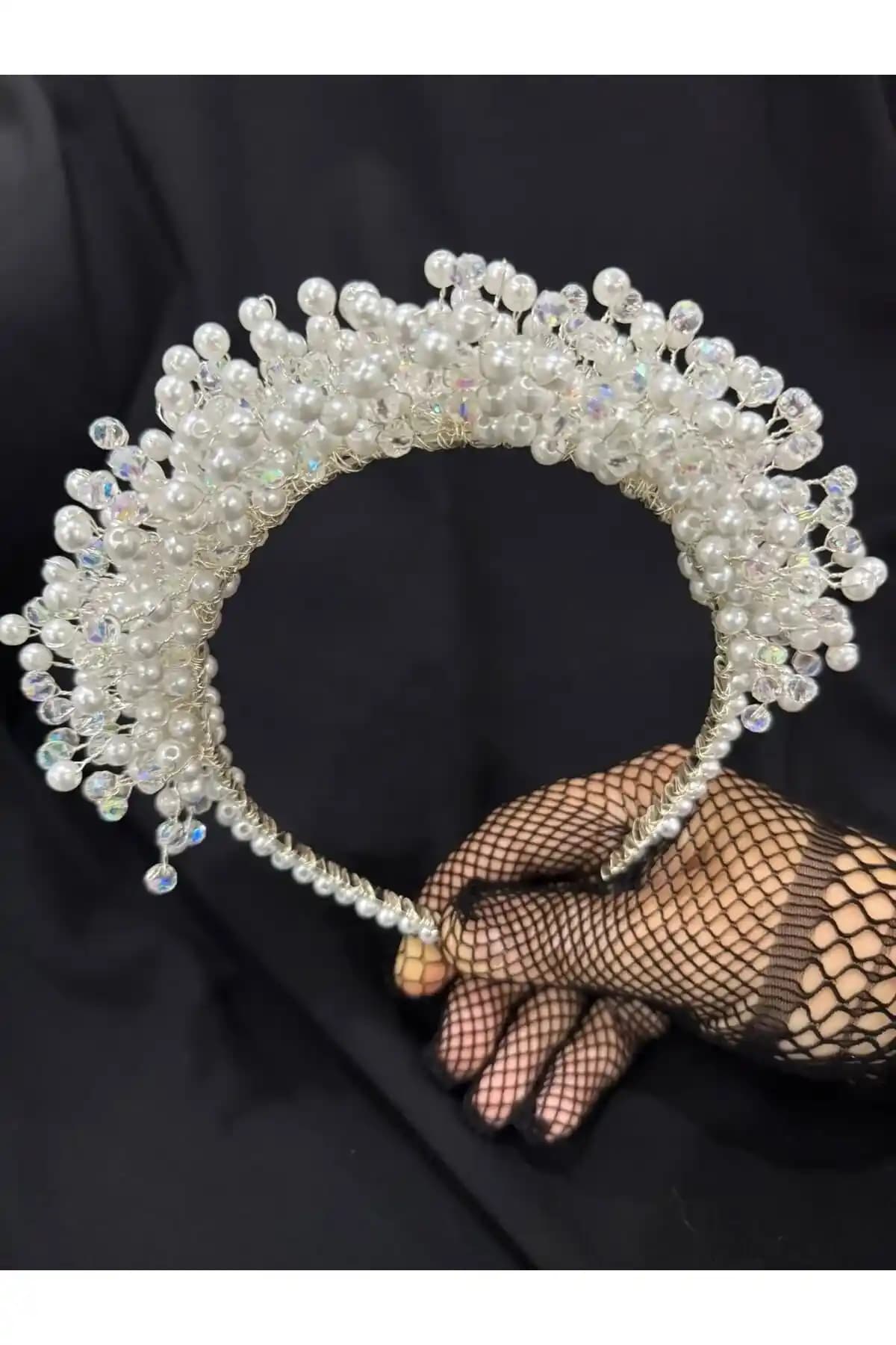 Saç Aksesuarlarında Zarafet ve Şıklık: Tasarım, Kullanım ve Moda Trendleri