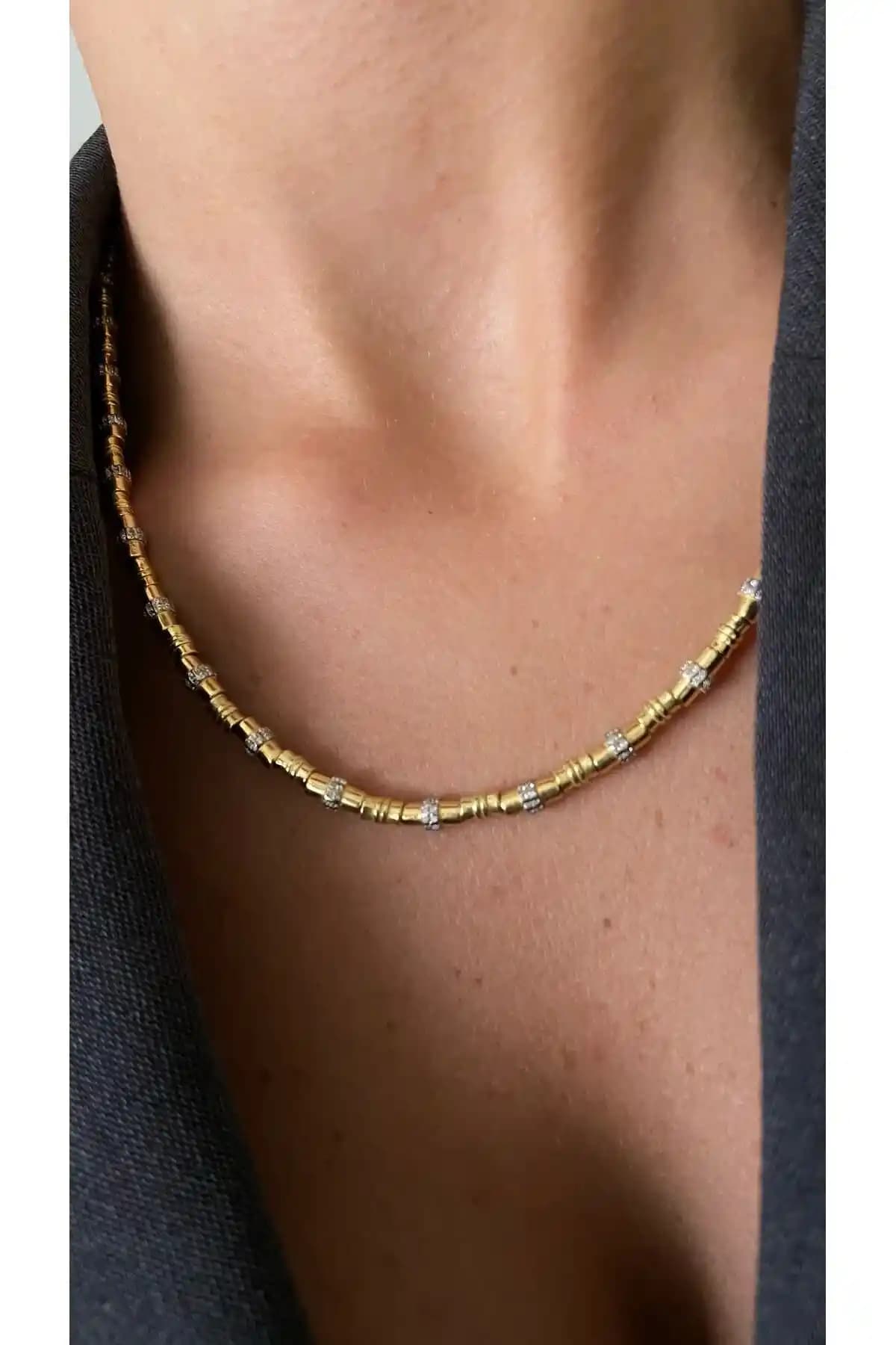 Serenay ve Gülşah Sezerin Aksesuar ve Moda Tercihleri Üzerine Karşılaştırma Analizi