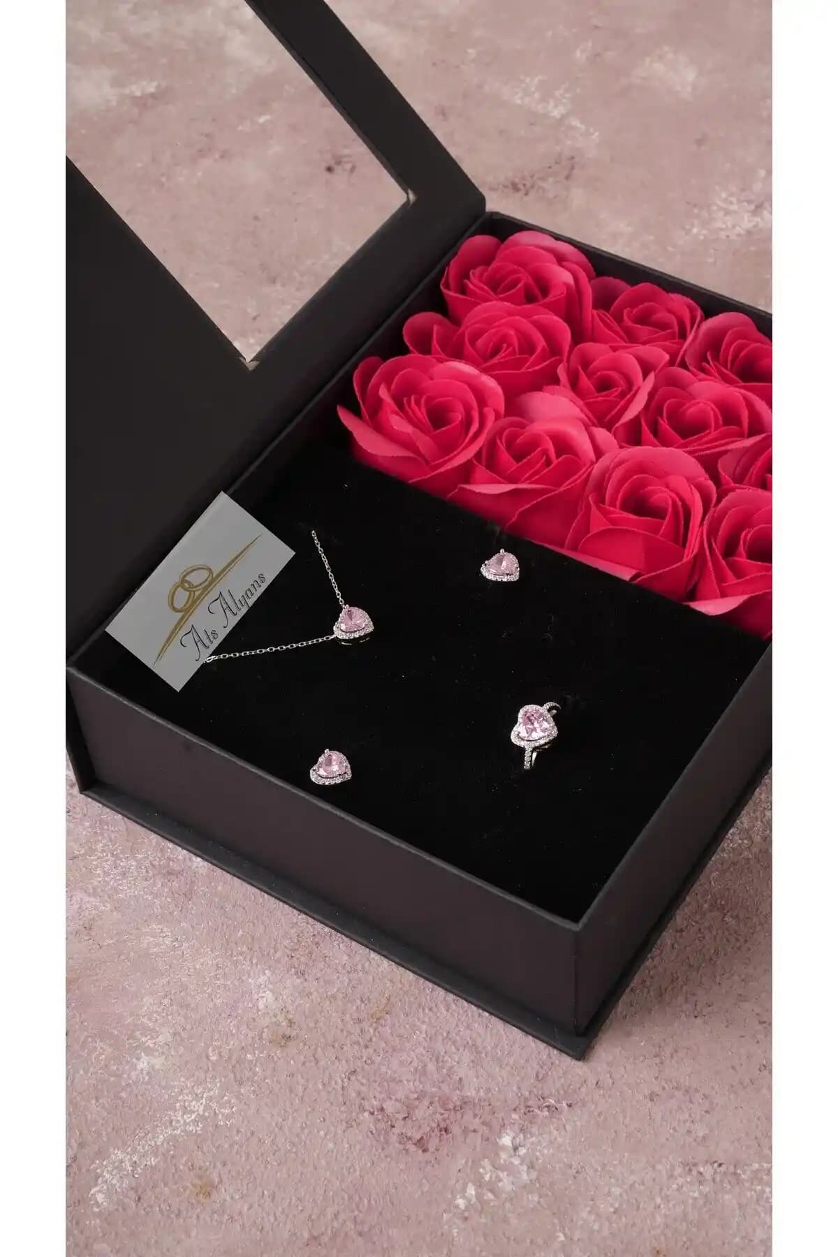 Sevgililer Günü İçin Takı ve Elektronik Aksesuar Seçenekleri Rehberi