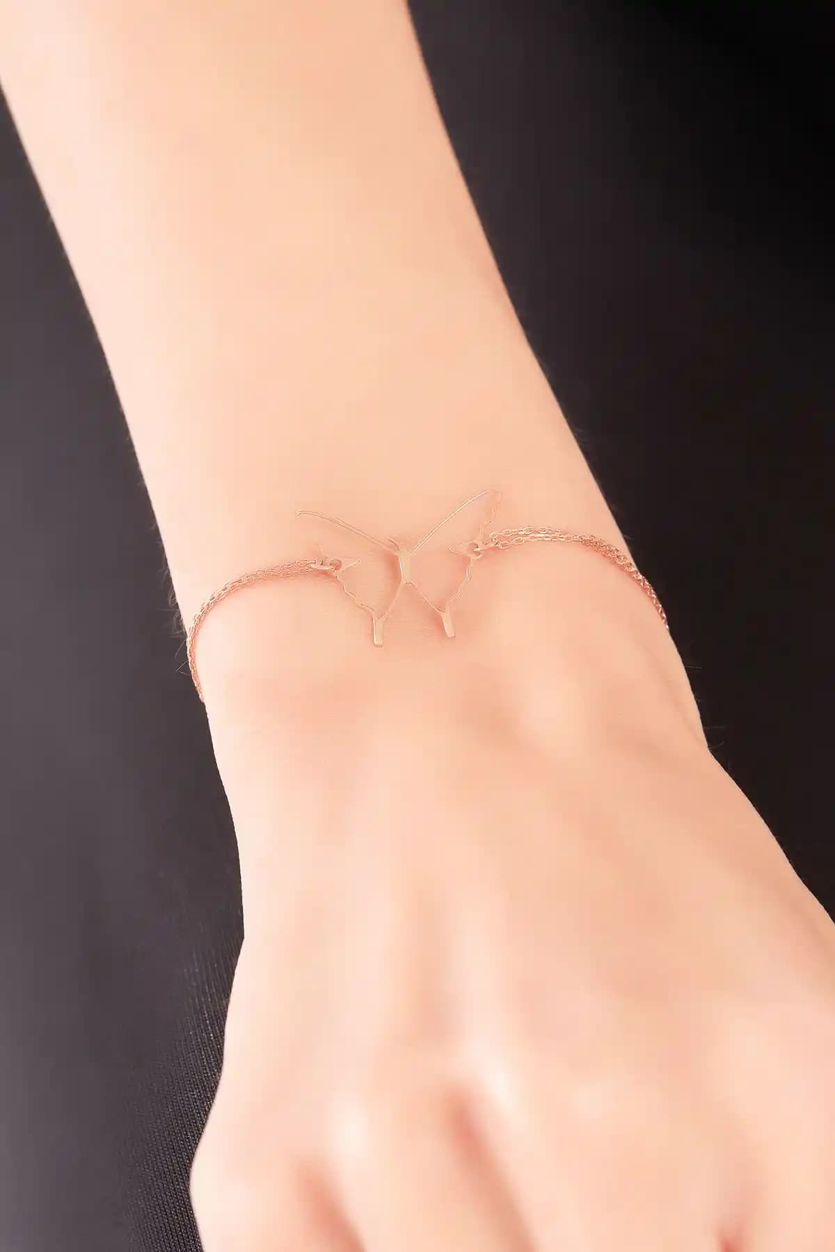 Sevimlilik ve Fonksiyonellik Bir Arada: Güncel Bileklik Trendleri ve Kullanım Alanları