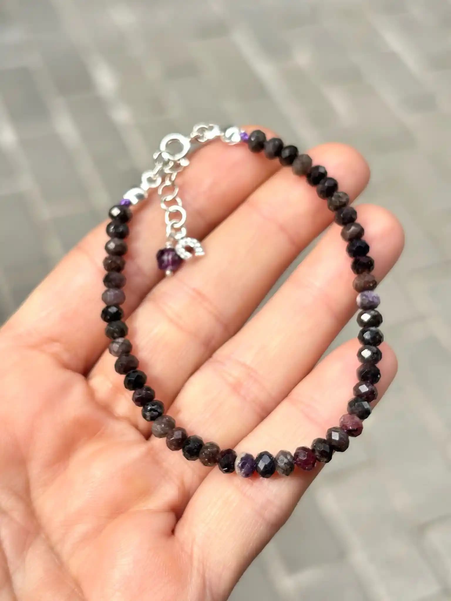 Sık Takılan Gümüş Bilekliklerin Özellikleri ve Moda Trendleri Hakkında Bilgi