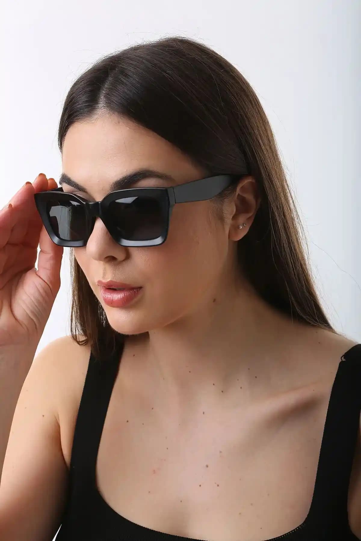 Şık ve Kaliteli Güneş Gözlüğü Tasarım Modelleri ve Güncel Trendler