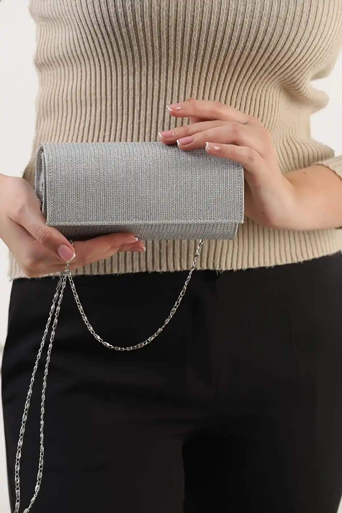 Simli Abiye Çanta Çeşitleri ve Özellikleri: Gece ve Davetlerde Şıklık Sağlayan Aksesuarlar