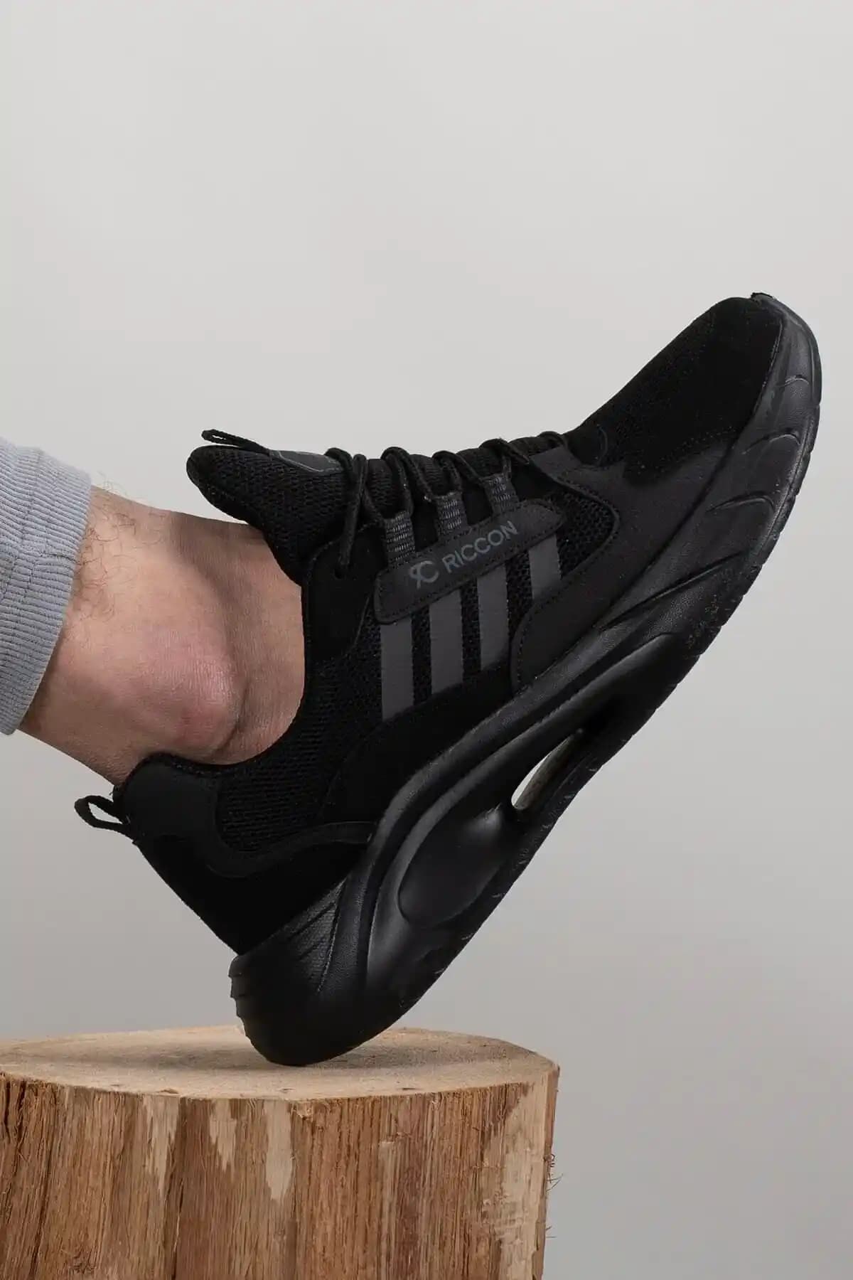 Siyah Unisex Sneaker Modelleri: Özellikler ve Güncel Trendler Hakkında Kapsamlı Bilgi