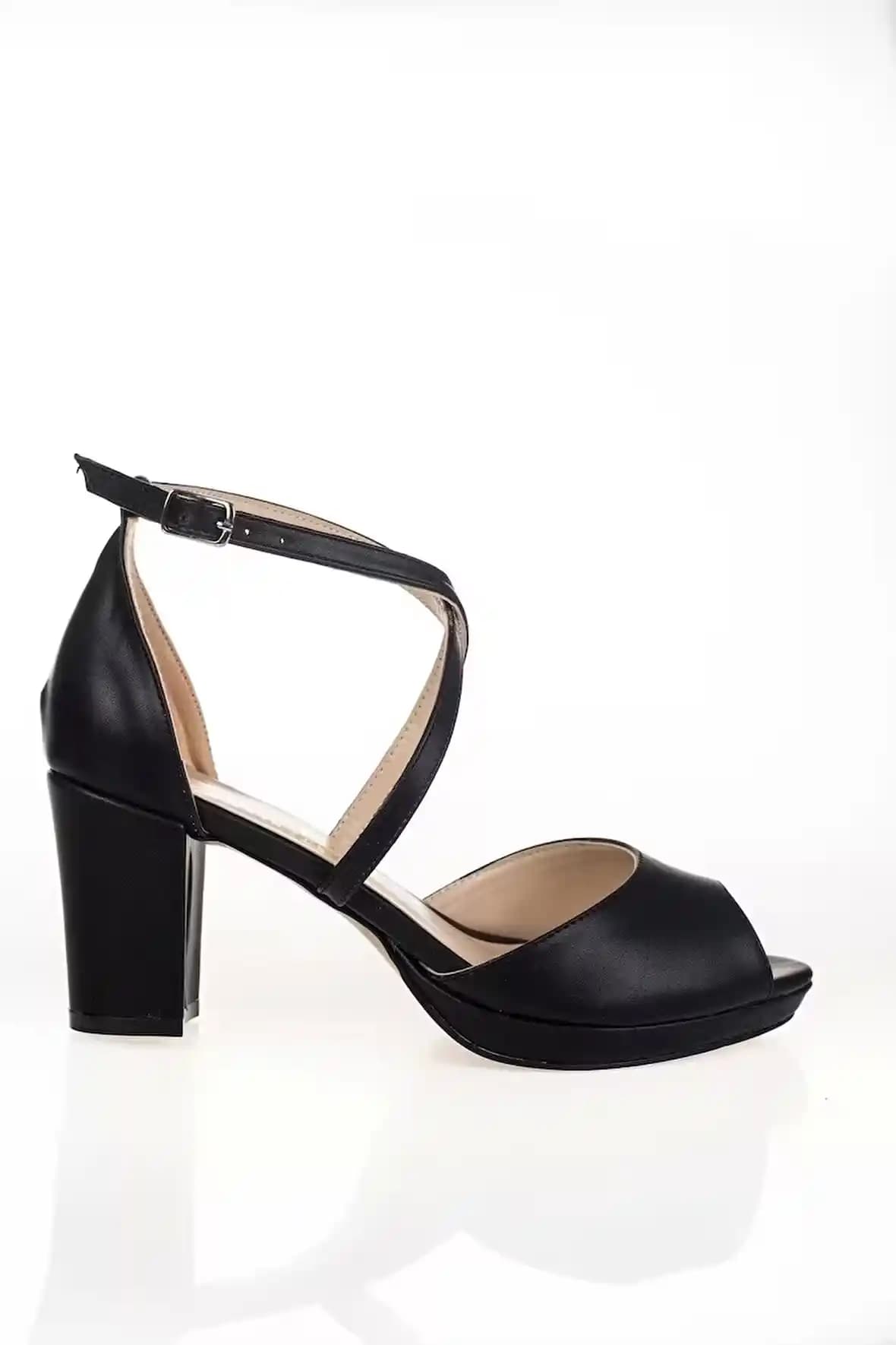 Siyah Zarif Abiye Kadın Ayakkabıları: Şıklık ve Zarafetin Detayları
