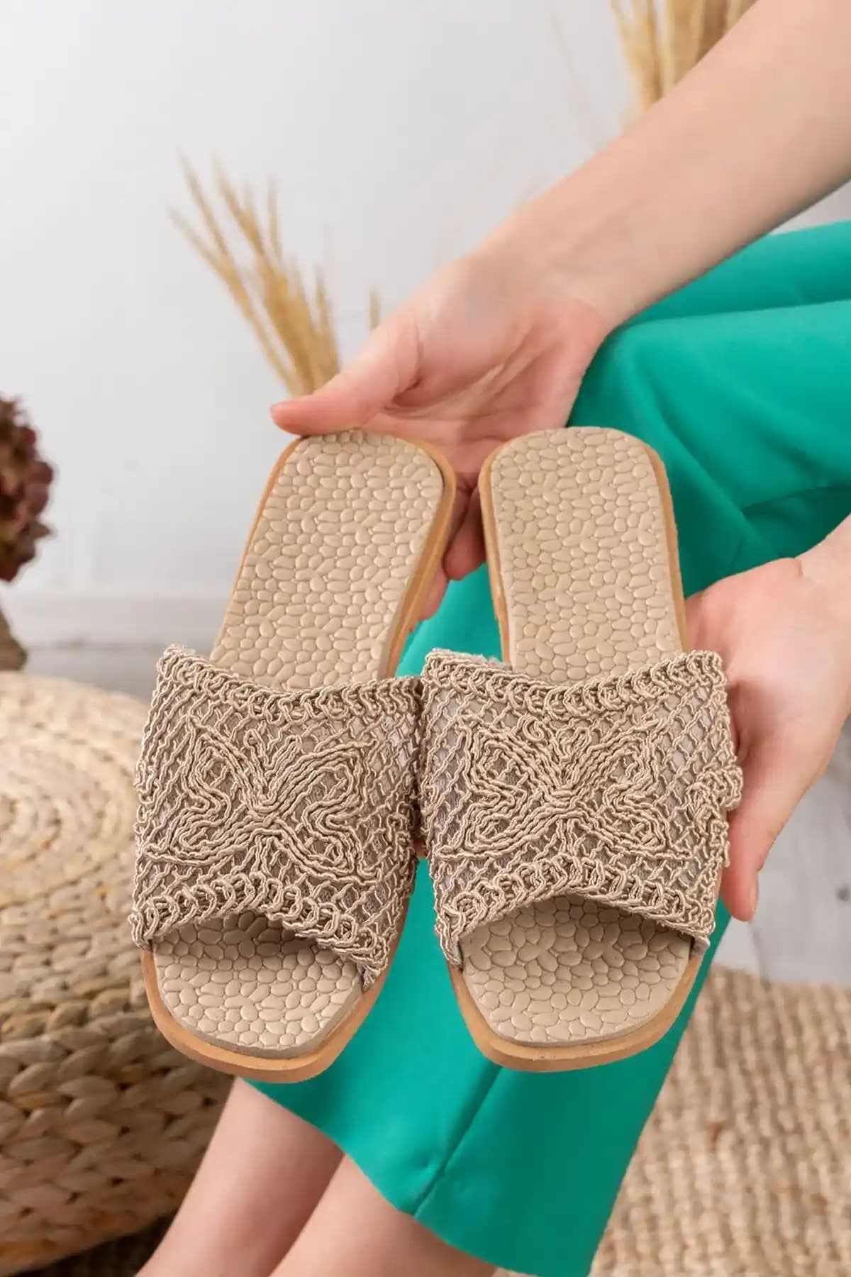 Slipcat Hasırlı Terlik Özellikleri ve Yaz Aylarında Kullanım Avantajları