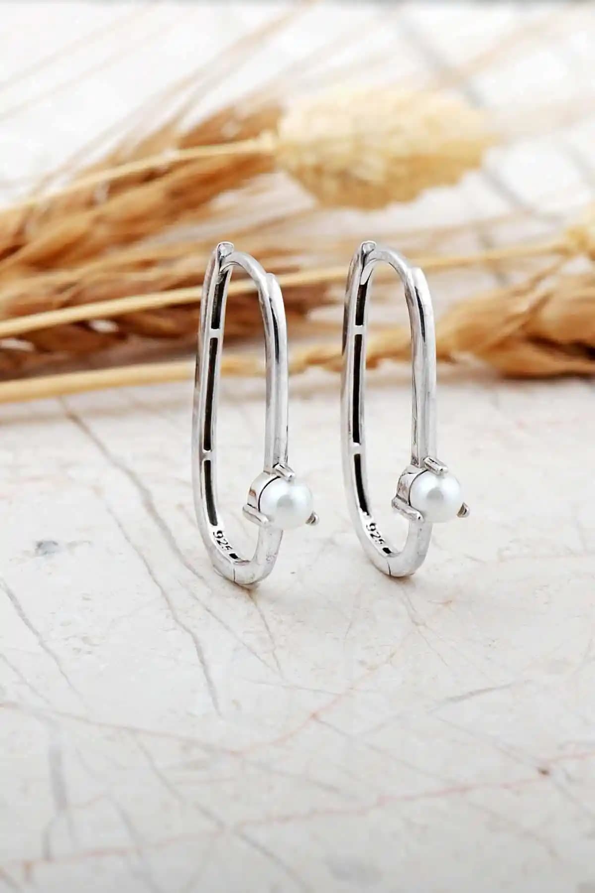 Soğutmalı Gümeş Küpe Tasarımı: Modern Takı Trendlerinde Yenilikçi Bir Yaklaşım