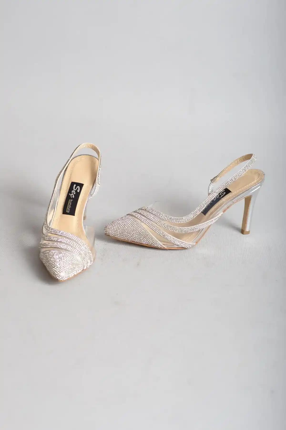 Sonmez Kundura'nın Gelinlik ve Abiye Topuklu Ayakkabıları: Estetik ve Konforun Buluşması