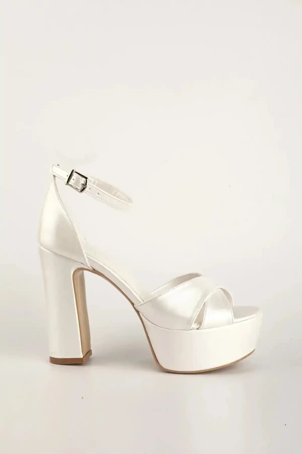 Sonmez Markasının Güncel Gelinlik Ayakkabısı ve Outdoor Ürünleri Seçenekleri