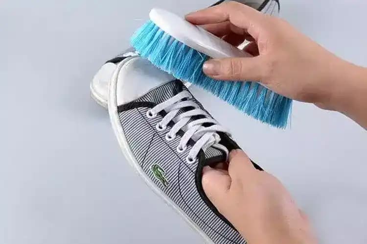 Spor Ayakkabıları Temizliği İçin Doğru ve Etkili Yöntemler Rehberi