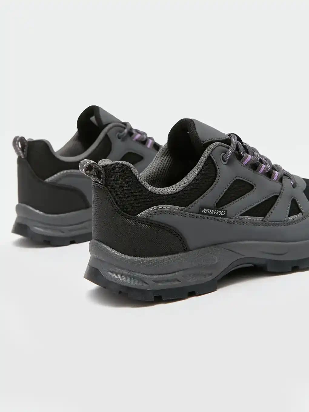 Su Geçirmez Kadın Ayakkabıları: Modern Tasarımlar ve Teknolojilerle Uzun Ömürlü Kullanım