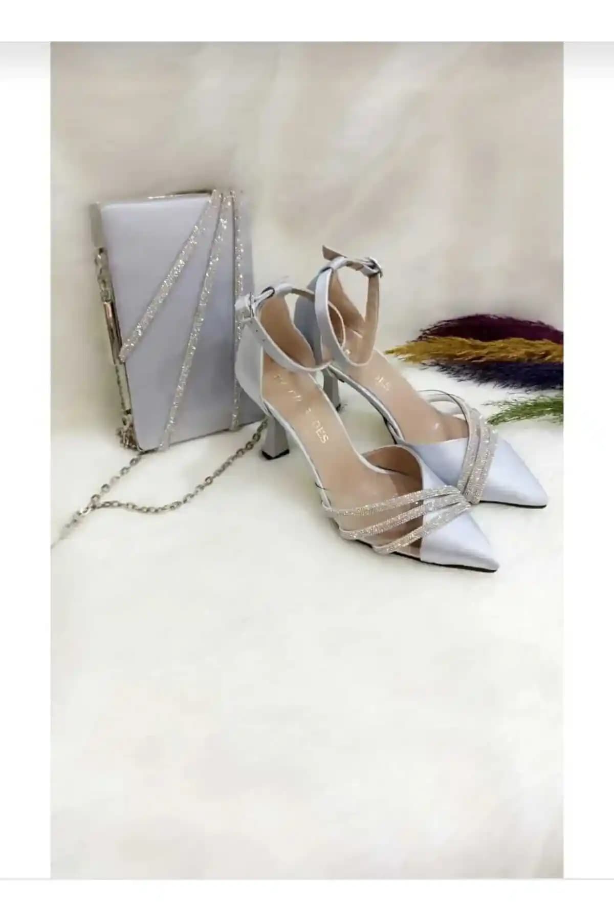 Taşlı Abiye Ayakkabılar ve Portföy Çantalarla Zarafeti Yansıtmanın Yolları