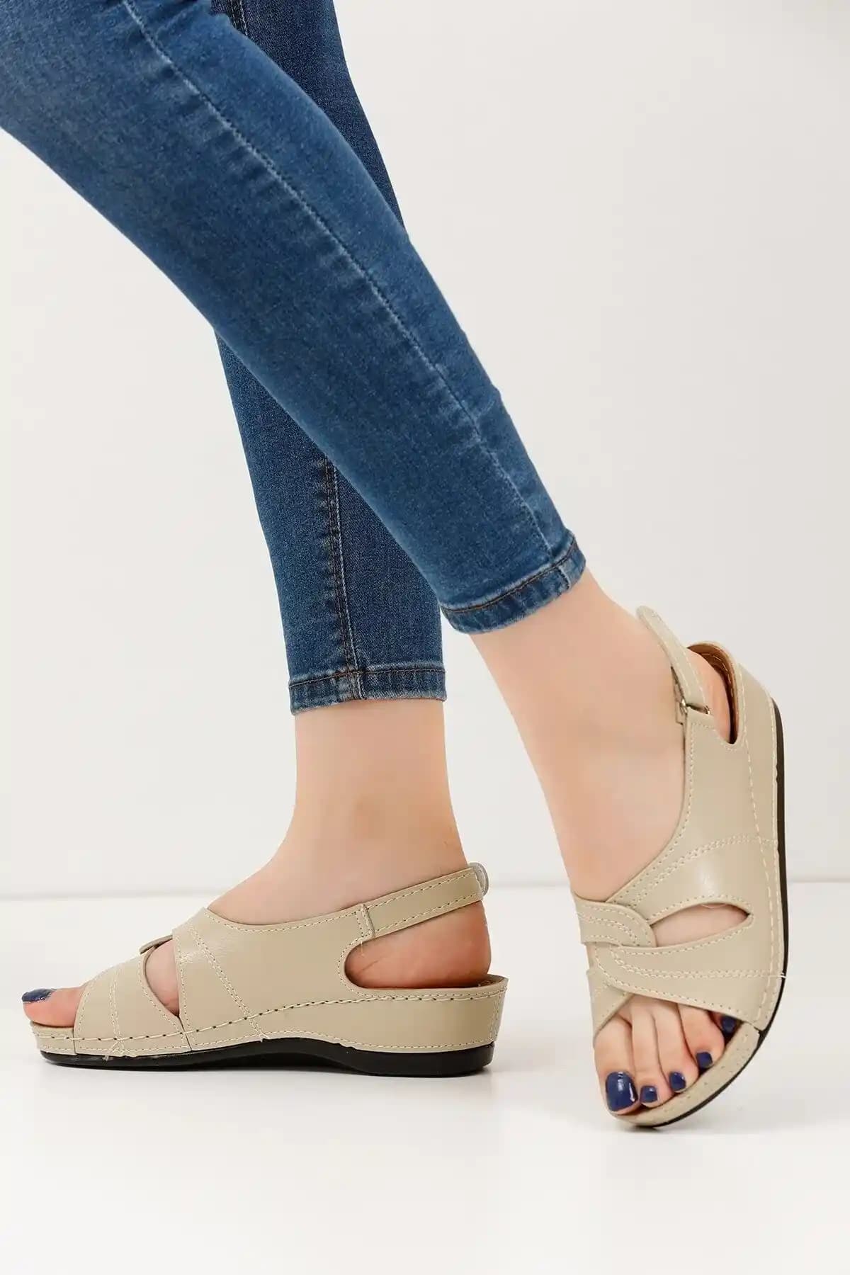 Türkiye’de Ortapedik Kadın Sandaletleri: Sağlık ve Konforun Birleşimi