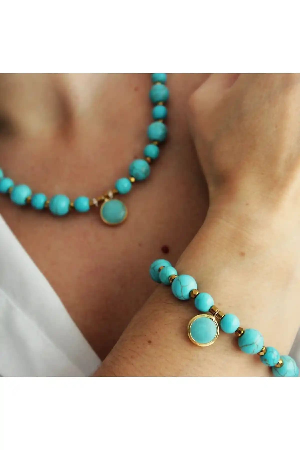 Turkuaz Bileklikleri: Estetik ve Şifa Amaçlı Kullanımın Güncel Trendleri ve Faydaları